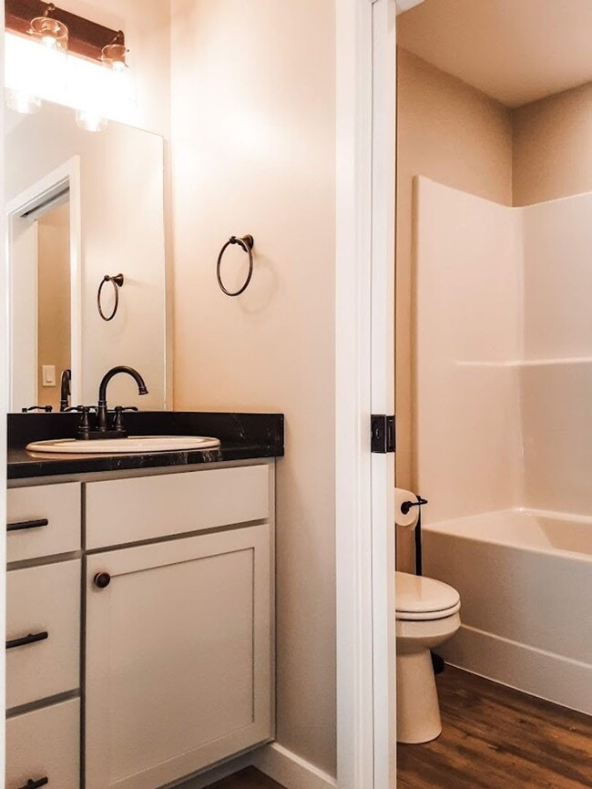 Building Photo - 2 BED/ 1.5 BATH TOWNHOME