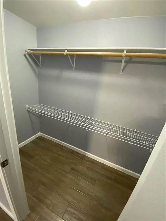 Building Photo - Room in House on Dittmar Oaks Dr