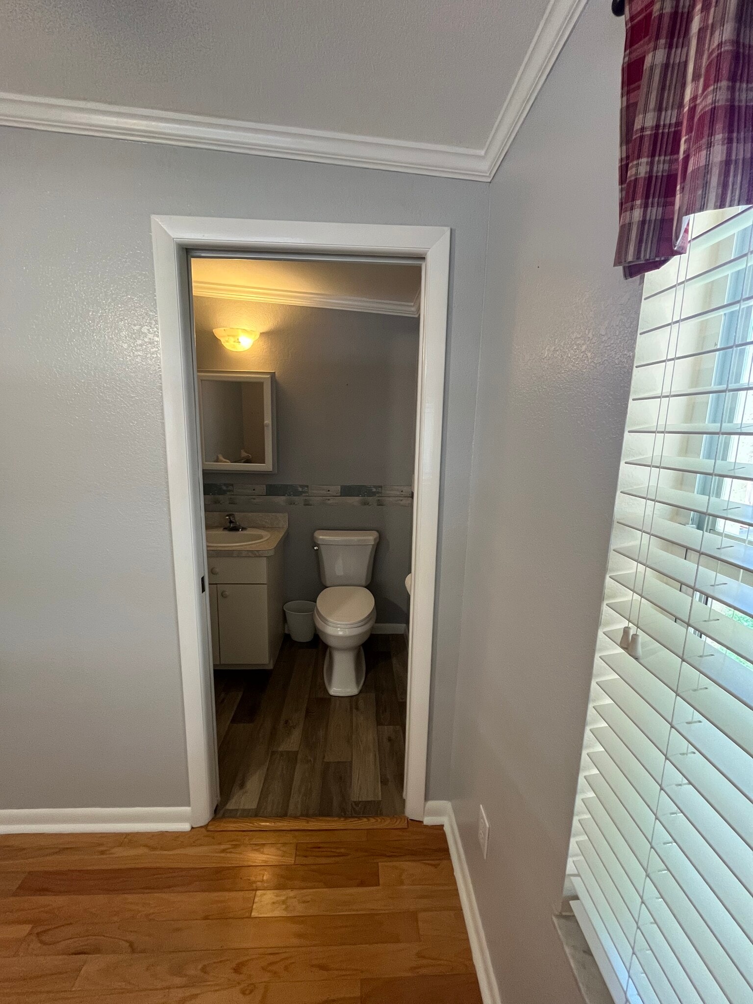 Building Photo - 516 Northmoor Ave N