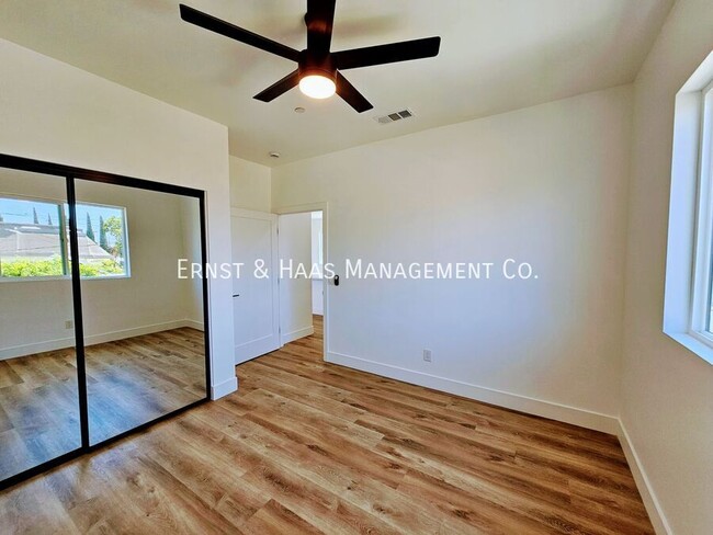 Building Photo - 5016 N Bentree Cir