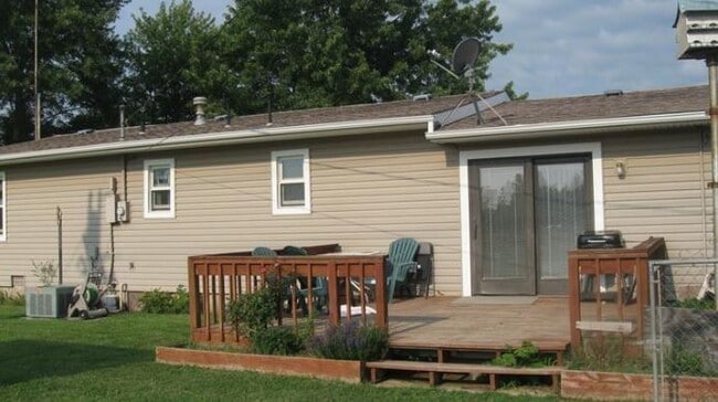 Building Photo - 3 Bedroom, 1.5 Bathroom House