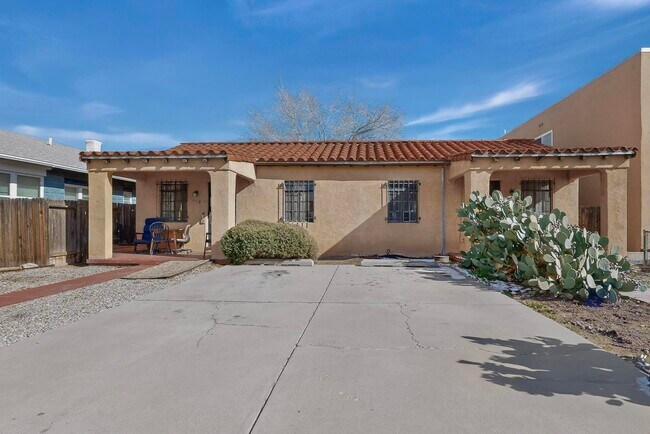 Building Photo - 116 Columbia Dr SE