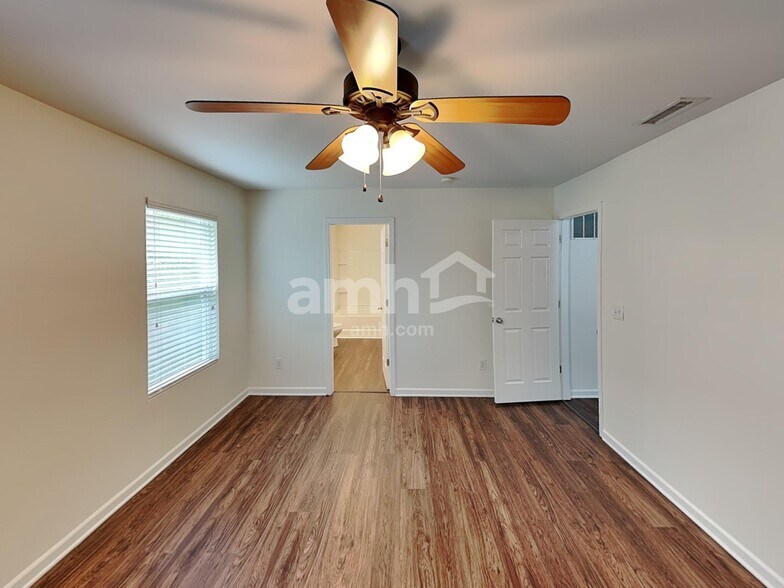 Building Photo - 15725 Lakepoint Forest Dr