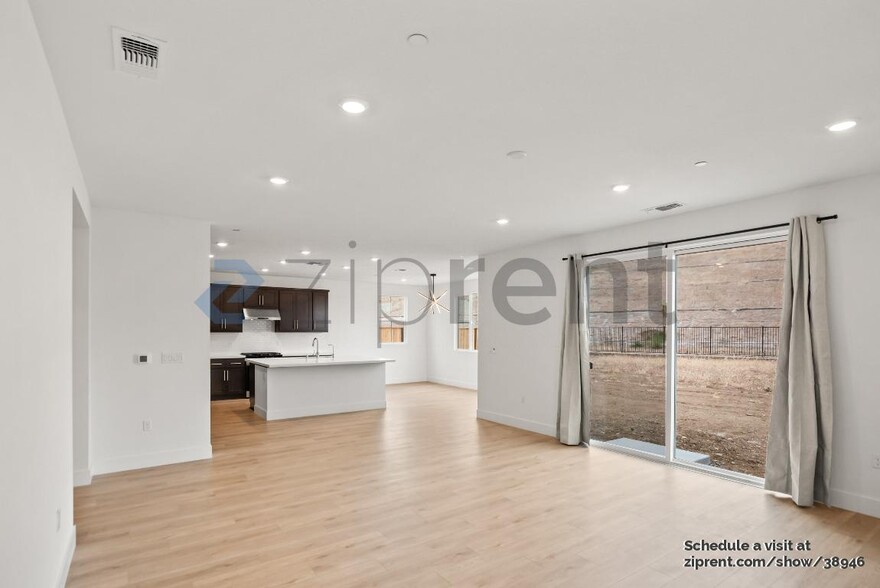 Building Photo - 7799 Lamplight Ct