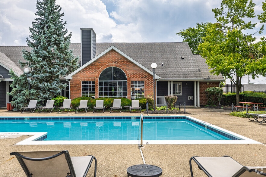 Primary Photo - Lakeshore Apartments