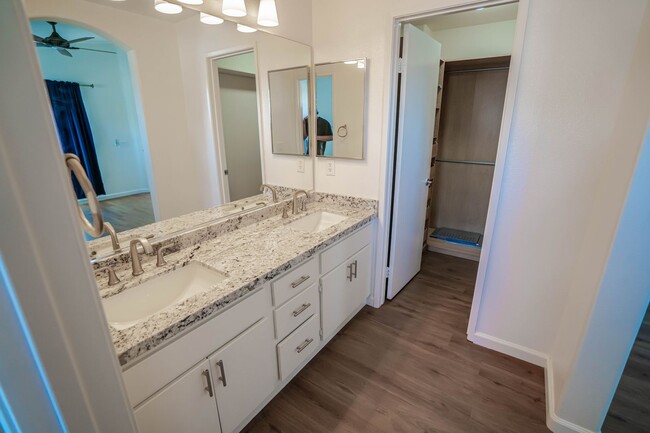 Building Photo - 2-Bedroom Townhome in Valencia's Cheyenne ...