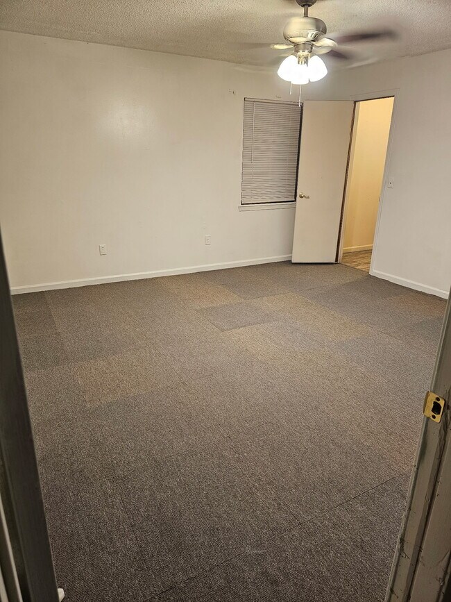 Building Photo - 6523 Diamond Leaf Ct S