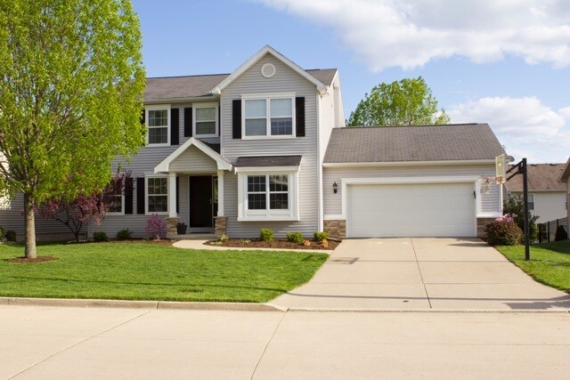 Beautiful well maintained property - 1109 Pine Meadows Ct.