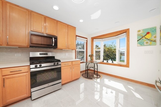 Building Photo - 1412 Balmoral Ave