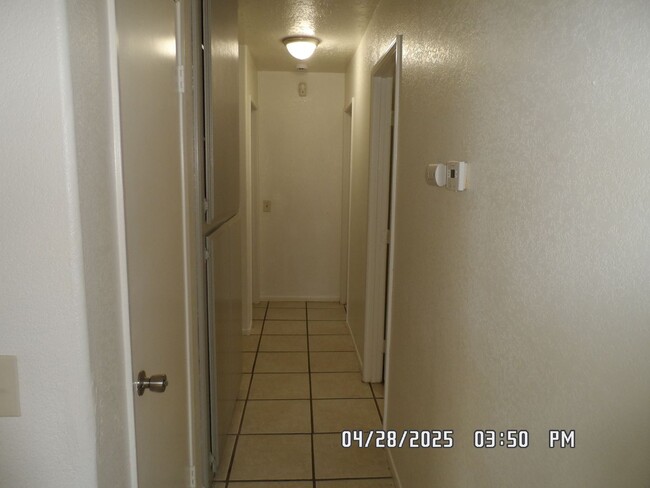Building Photo - 3 Bedrooms, 2 Bathroom, Large Fully Fenced...