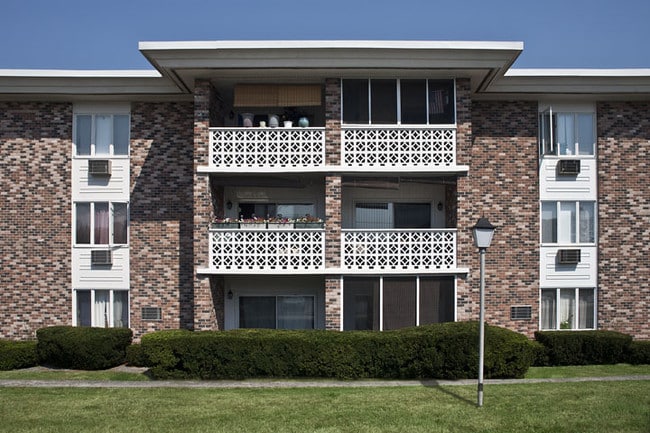 Building Photo - Warren Apartments