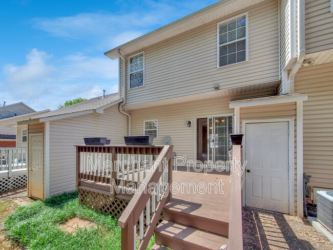 Building Photo - 215 Rexford Dr