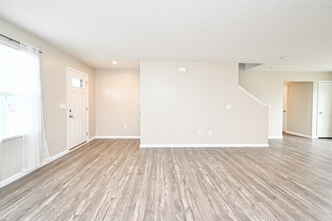 Building Photo - 5697 Julia Kate Dr