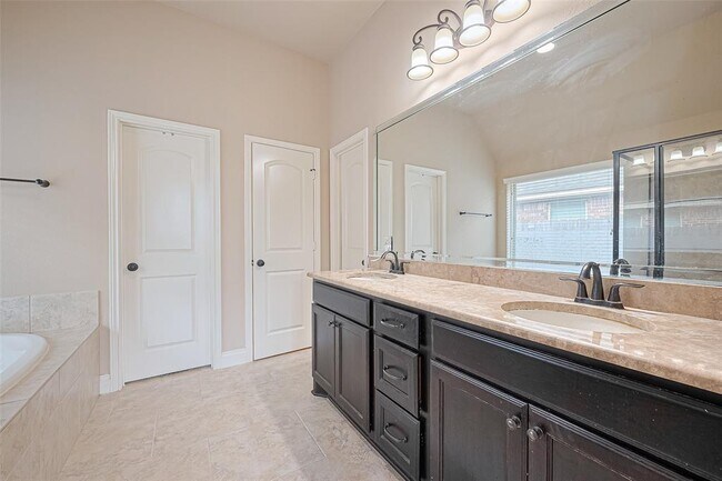 Building Photo - 19 Bear Grove Dr