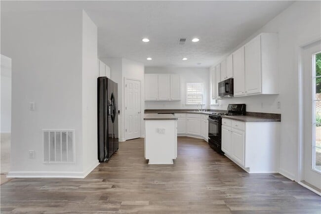 Building Photo - 3208 Juniper Dr
