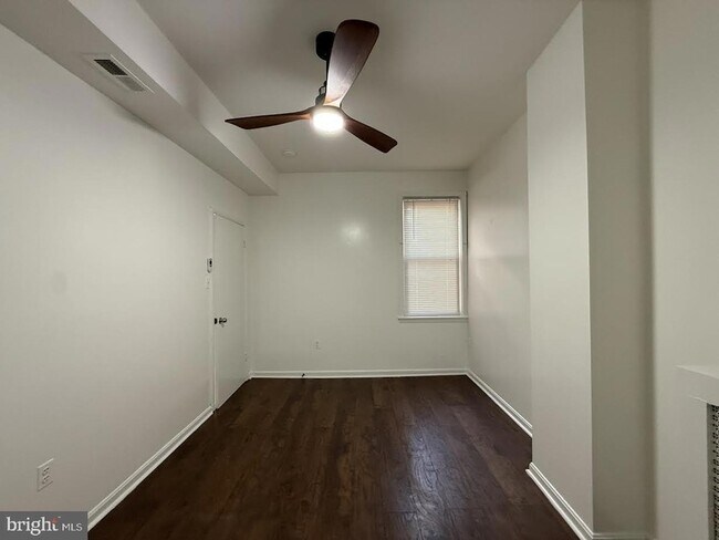 Building Photo - 833 11th St NE