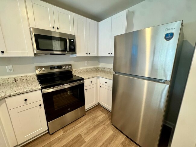 Building Photo - 1735 King Oaks Lp