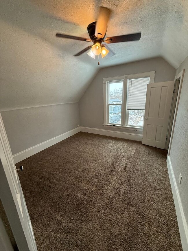 Building Photo - 532 S 16th St