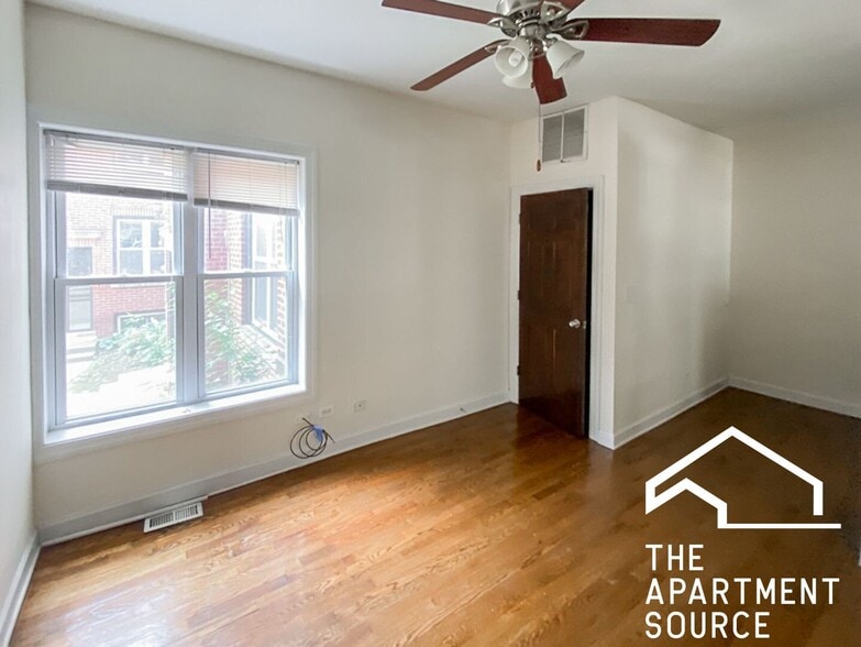 Building Photo - 857 W Cornelia Ave