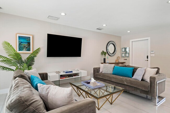 Building Photo - 2112 NE 32nd Ave