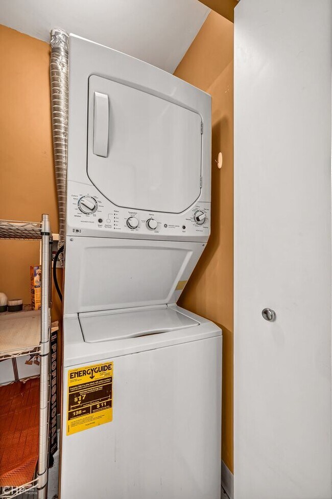 Building Photo - 1717 S Prairie Ave