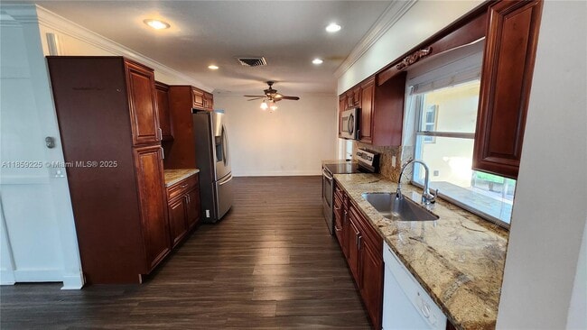 Building Photo - 3 Forest Hills Ln