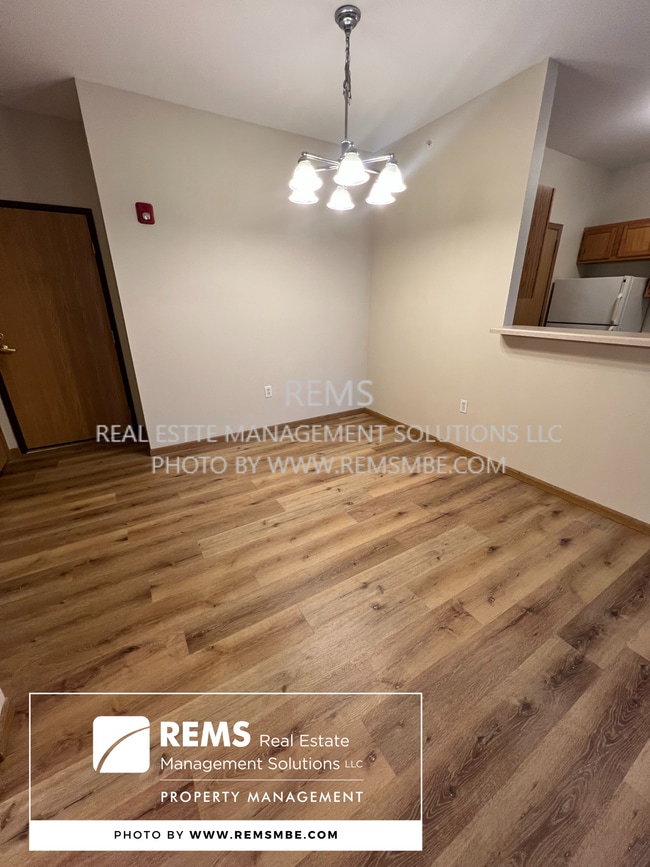 Building Photo - 33 Grand Canyon Dr