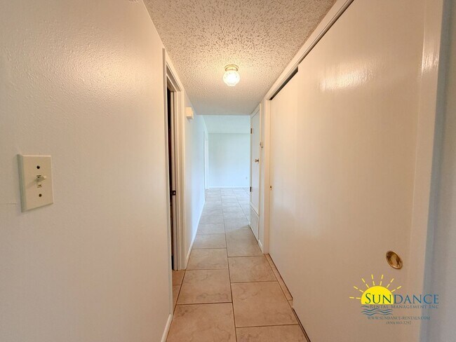 Building Photo - 3BR Home in Shalimar Near Eglin AFB!