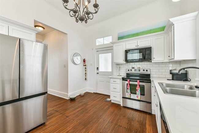 Building Photo - 3301 Ave N Ursuline St