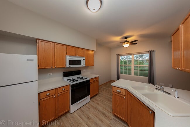 Building Photo - 2500 Oak Tree Ln