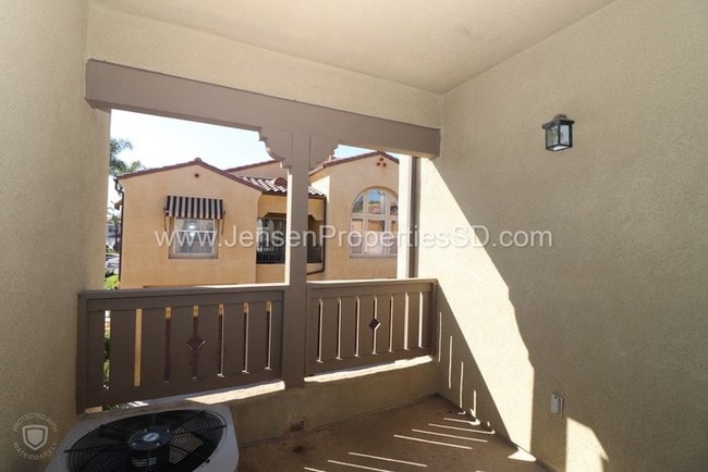Building Photo - 2 Bed, 2 Bath Townhome w/ Garage and Laundry