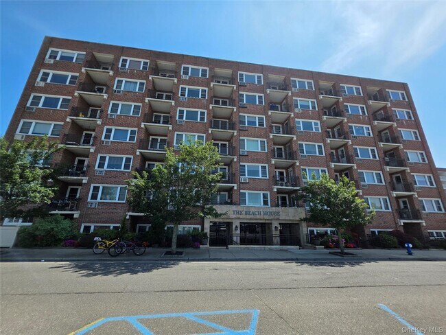 Primary Photo - 740 E Broadway