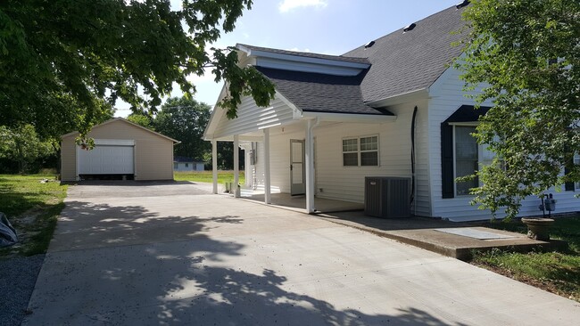 Building Photo - 3050 Old Sango Rd