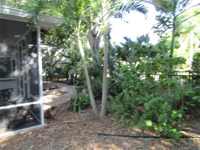 Building Photo - 421 Riviera St
