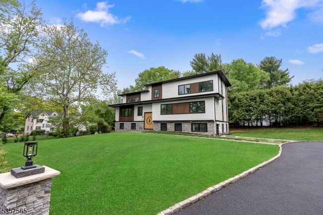 Building Photo - 148 Great Hills Rd