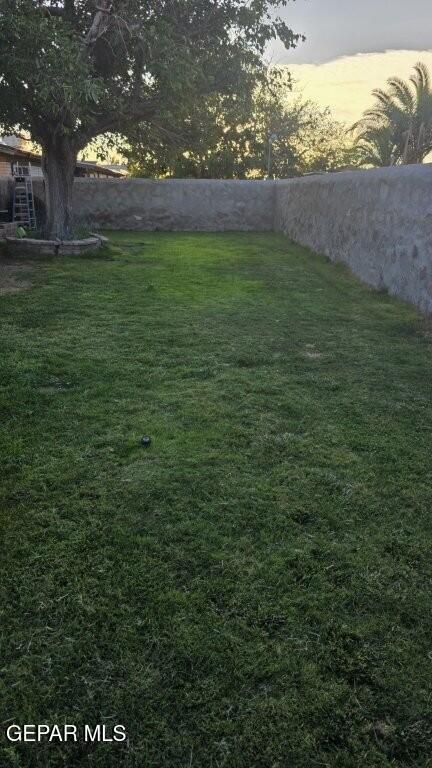 Building Photo - 10557 Breezeway Ave