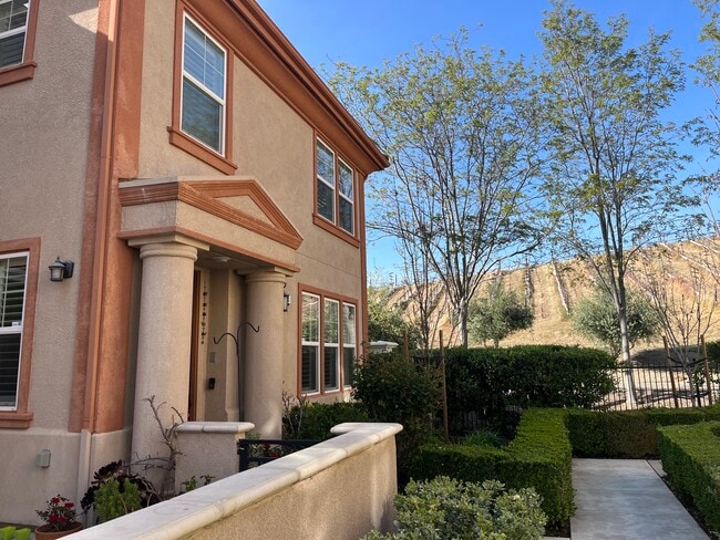 Building Photo - 590 Selby Lane