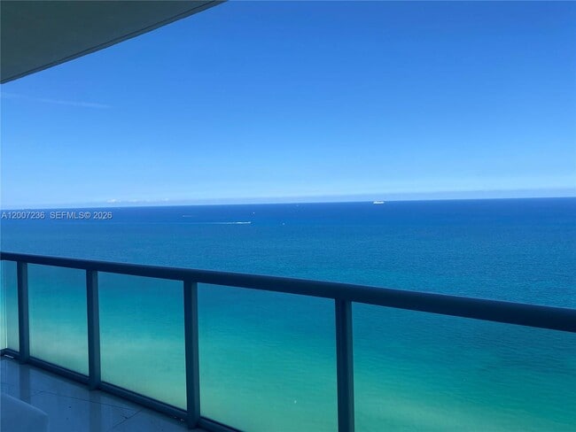 Building Photo - 17121 Collins Ave