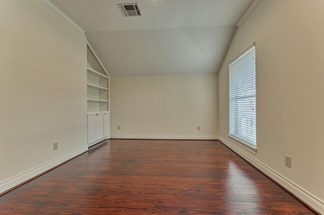Building Photo - 11 Olmstead Row