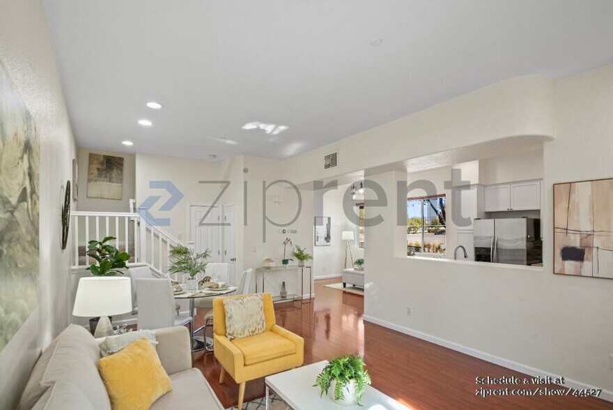 Building Photo - 896 Towne Dr