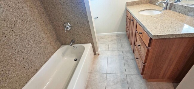 Building Photo - 1982 Dogwood Dr