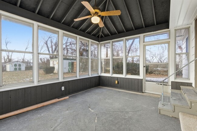 Building Photo - Renovated 3 Bedroom | 2 Full Bath Home