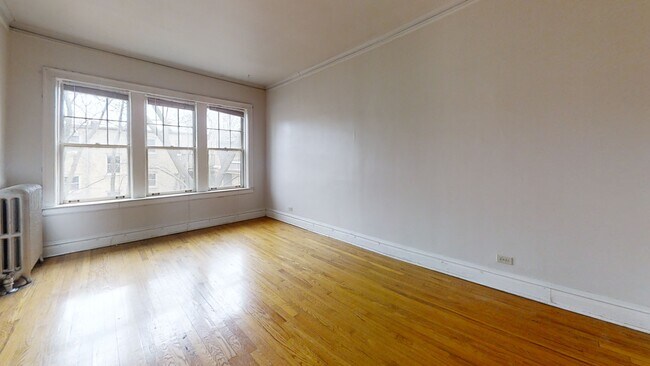 Building Photo - 822 Reba-R1-2S