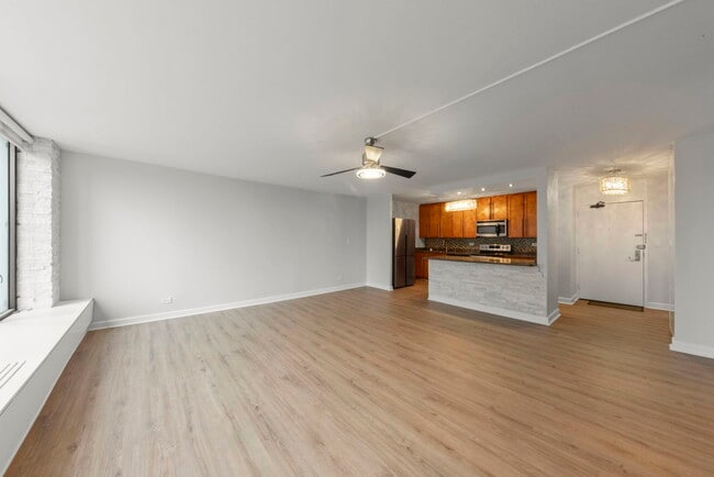 Building Photo - 5455 N Sheridan Rd