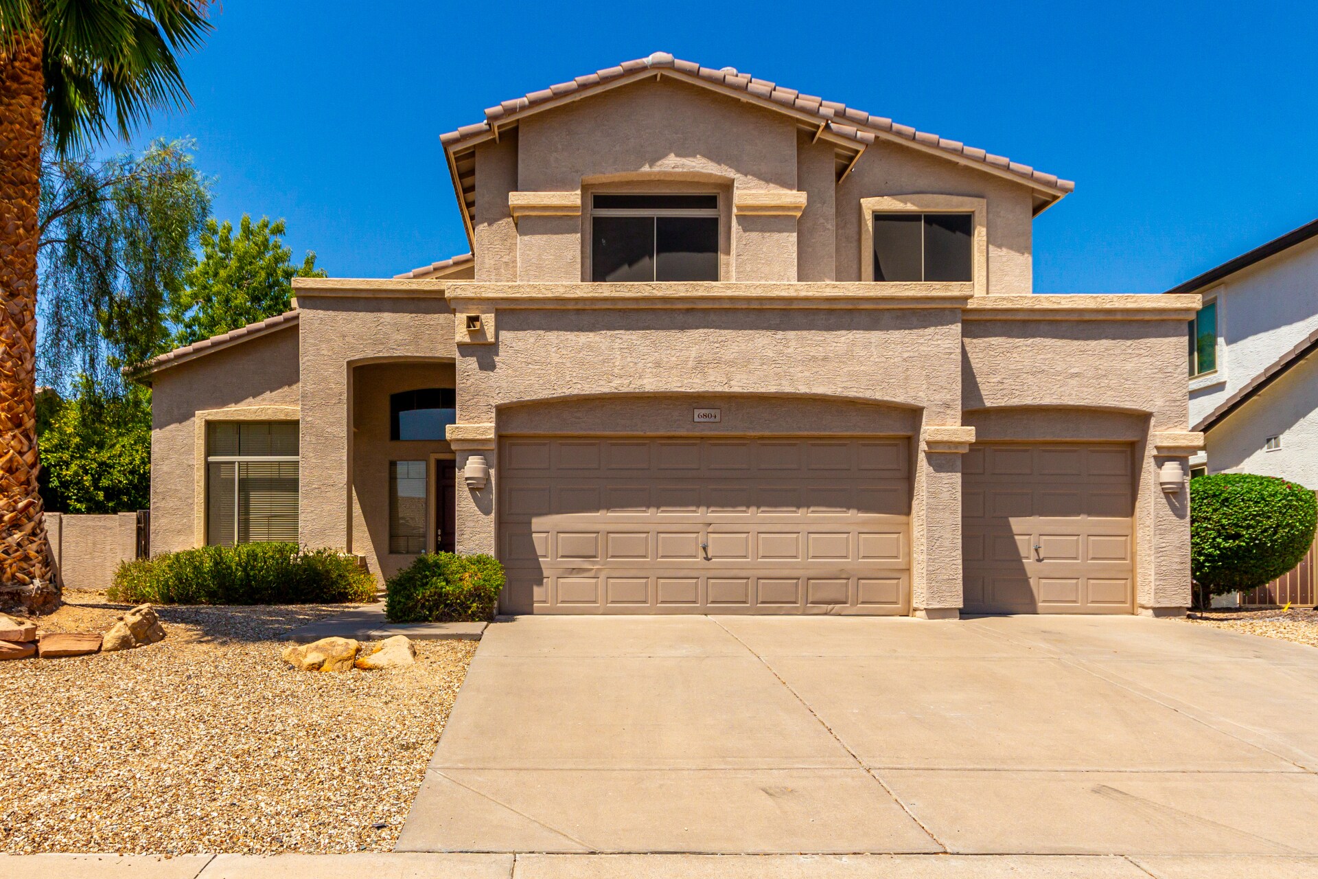 Building Photo - 6804 W Lone Cactus Dr