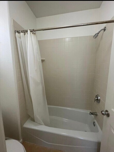 Building Photo - 672 Via Rialto