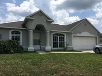 Building Photo - 7411 Carillon Ave