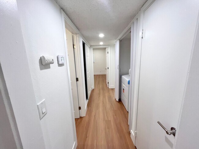Building Photo - Newly Remodeled Duplex for Rent in Central Davis