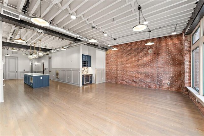 Building Photo - 915 Liberty Ave