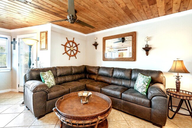 Building Photo - 4000 Gulf Terrace Dr